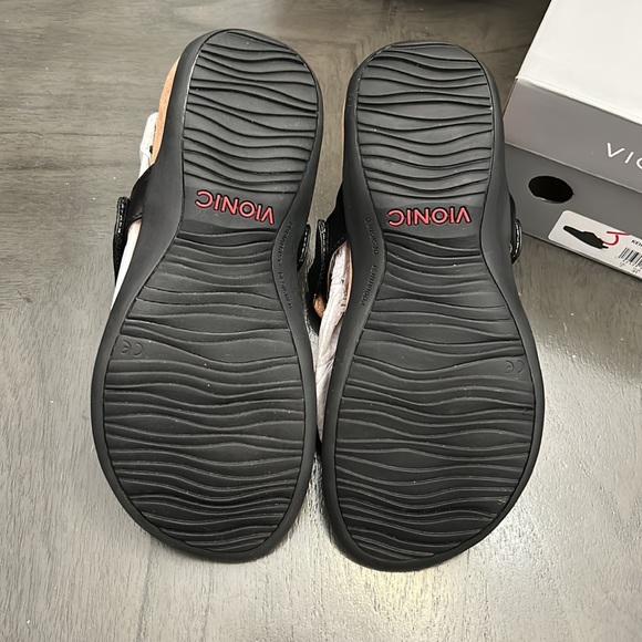 Vionic Wanda Women's Leather T-Strap Supportive Sandal WIDE - Picture 5 of 12